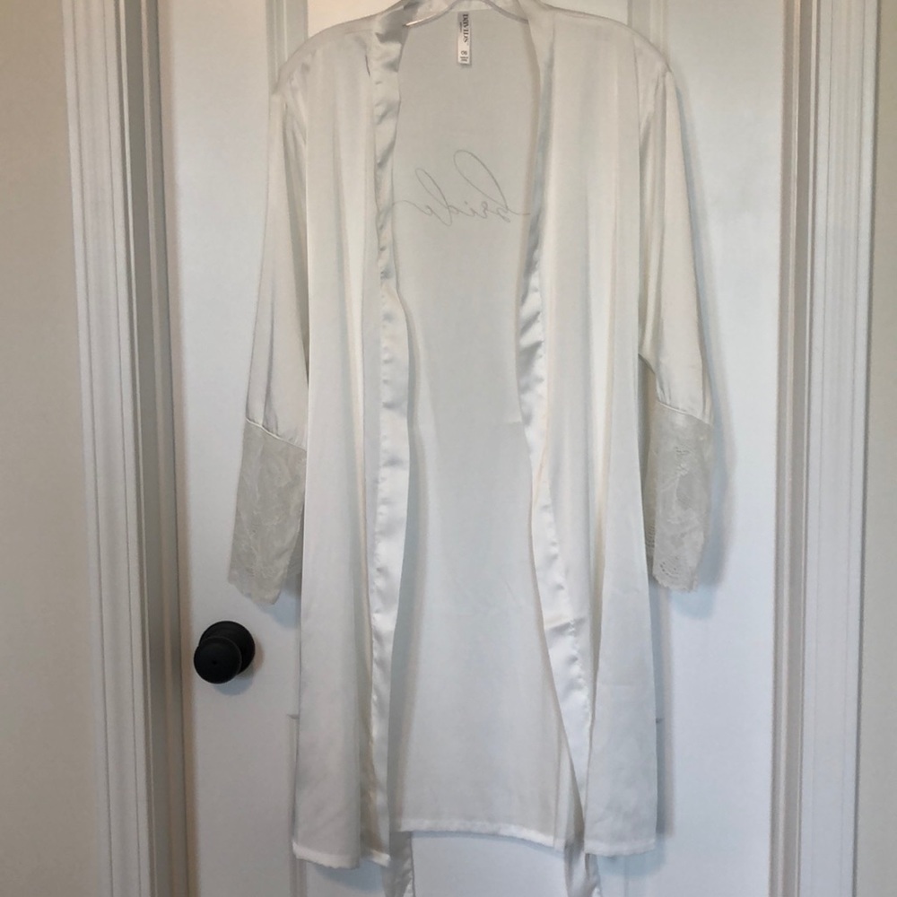 David’s Bridal Bride Robe with Lace Detail EUC